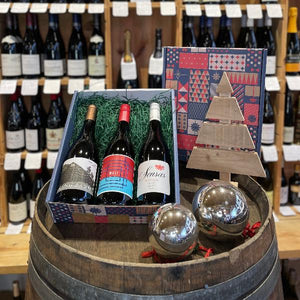 Trio : Pinot Noir Lover's No.2 Selection in Christmas Decorations Gift Box